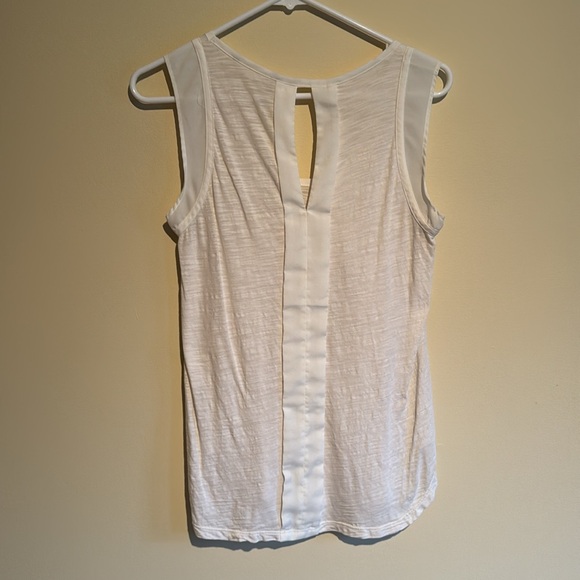 Four (4) Banana Republic tank tops - all size medium. - Picture 5 of 9